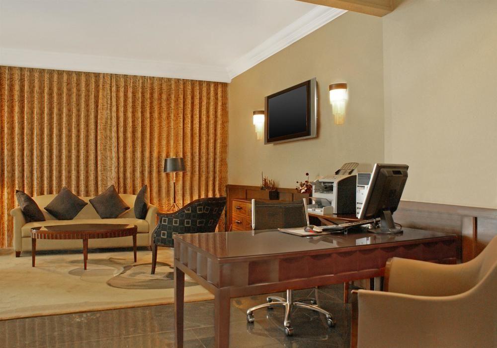 Sheraton Kampala Hotel מראה חיצוני תמונה