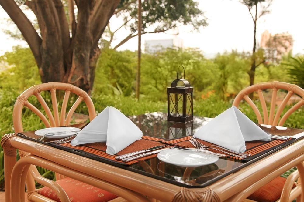 Sheraton Kampala Hotel מראה חיצוני תמונה