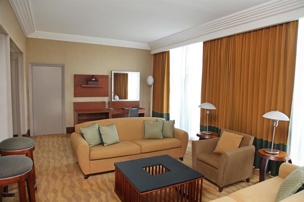 Sheraton Kampala Hotel מראה חיצוני תמונה