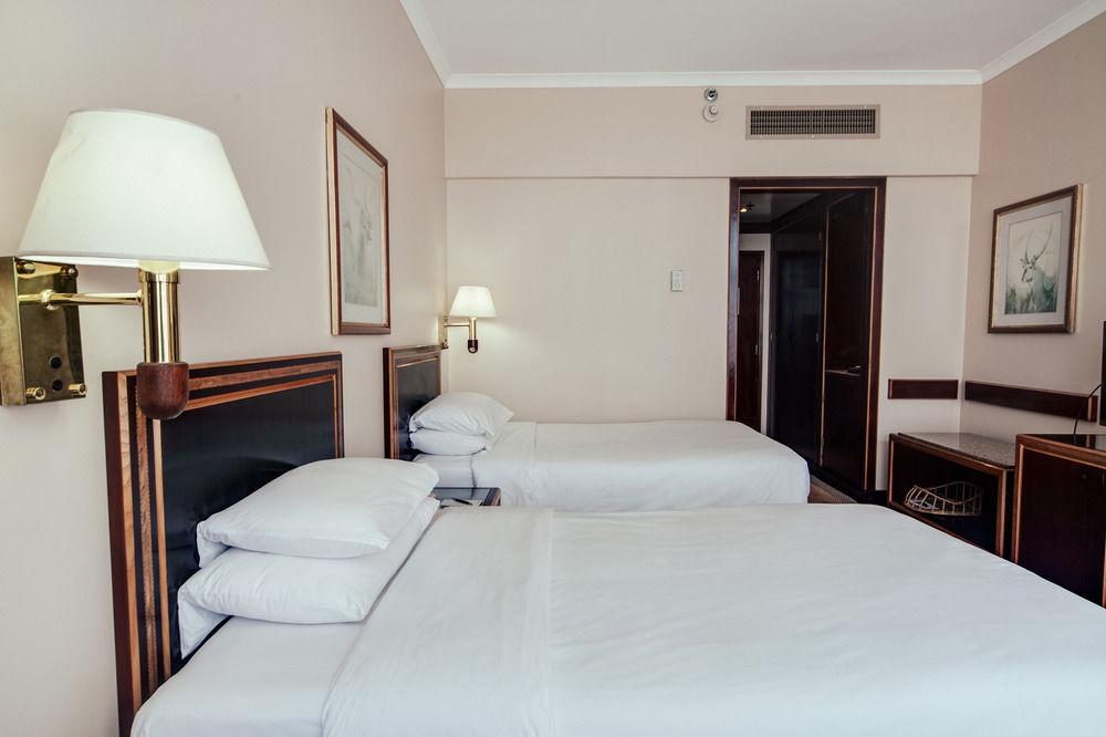 Sheraton Kampala Hotel מראה חיצוני תמונה