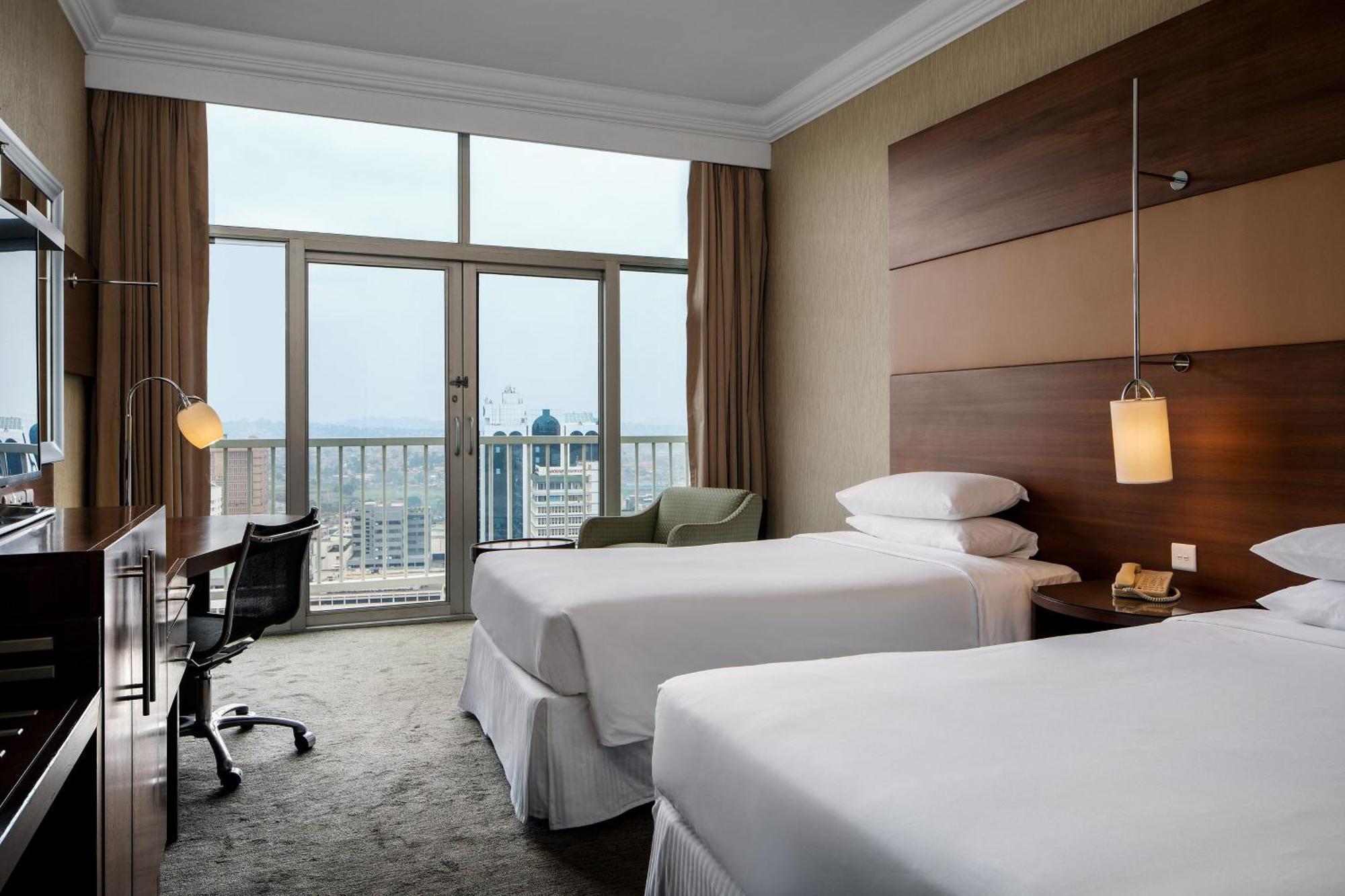 Sheraton Kampala Hotel מראה חיצוני תמונה