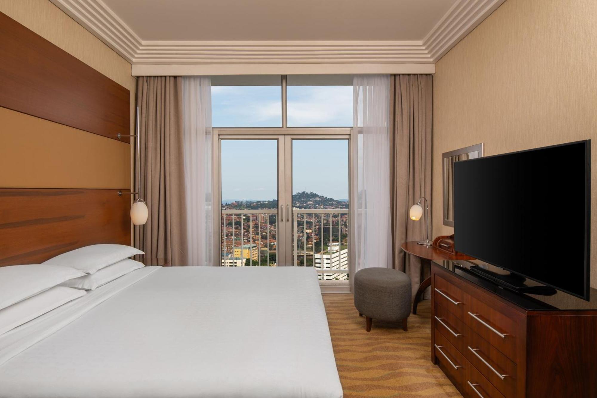 Sheraton Kampala Hotel מראה חיצוני תמונה
