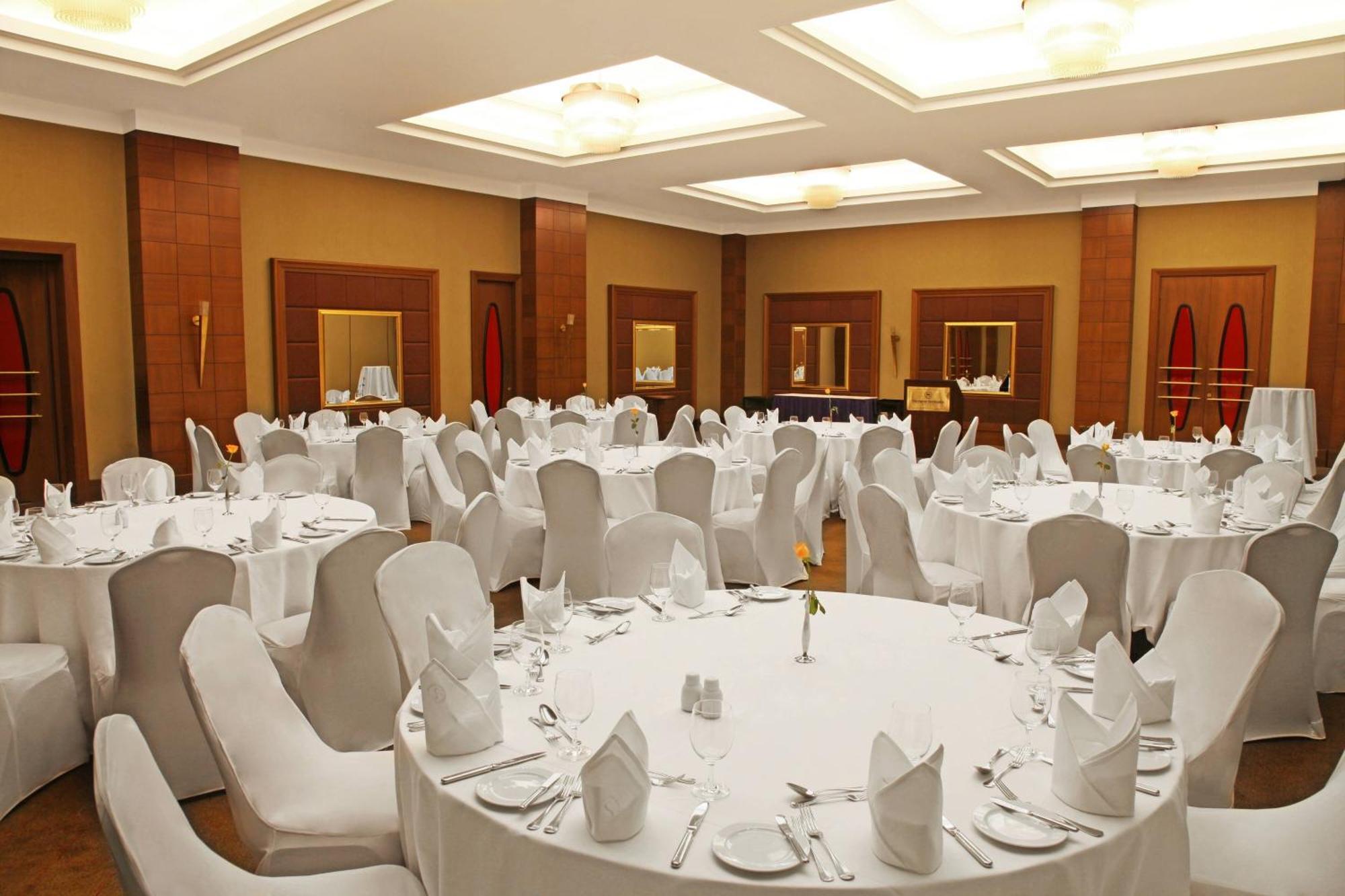 Sheraton Kampala Hotel מראה חיצוני תמונה